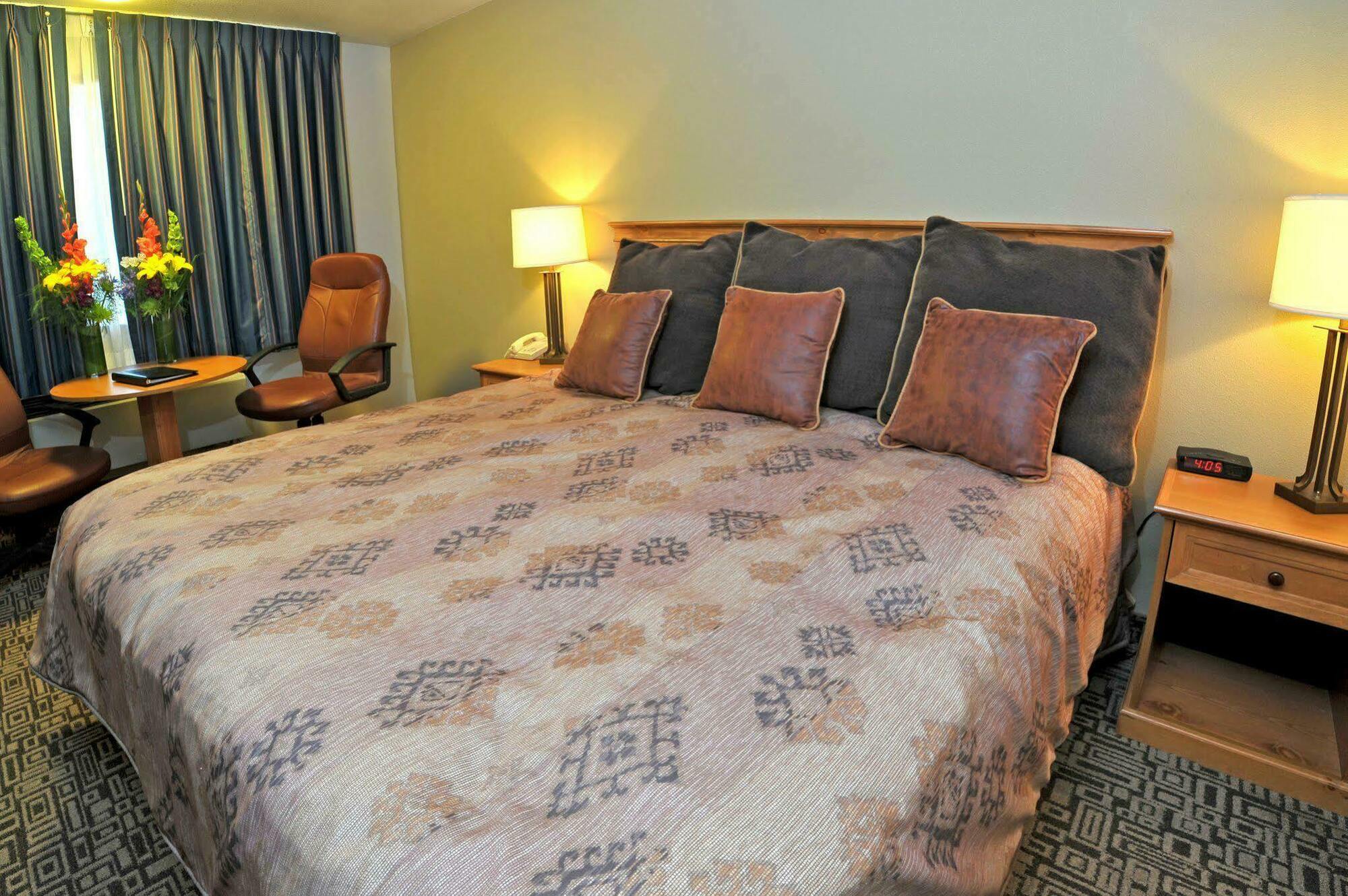 Shilo Inn Suites Hotel - Bend Room photo
